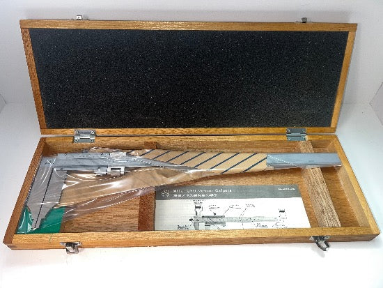New old Stock Mitutoyo 543-113 0-300mm Long Jaw Vernier Caliper 0.02mm Resolution c/w Wooden Box